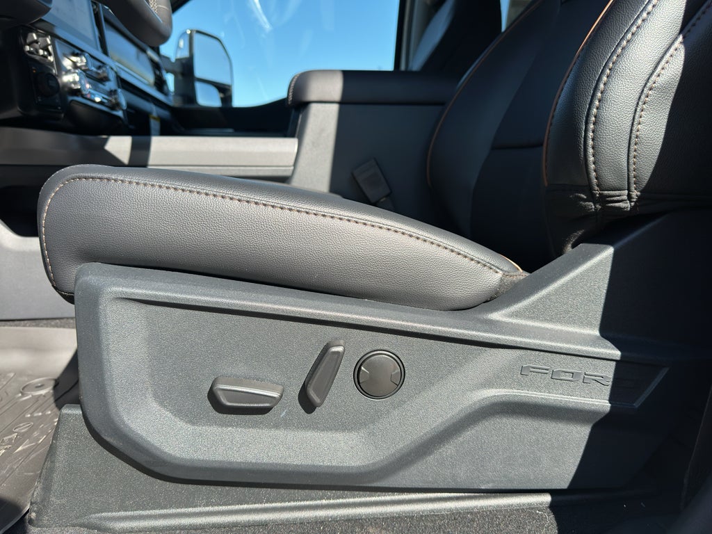 2026 Ford F-350 LARIAT 4WD Crew Cab 6.75' Box