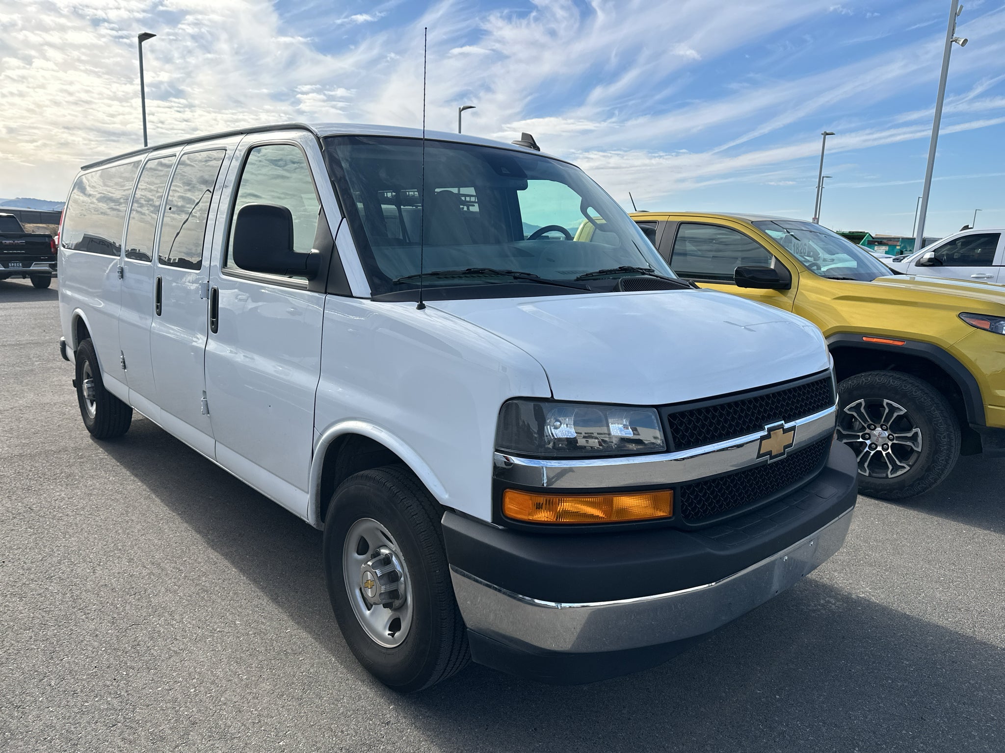2025 Chevrolet Express Passenger 1LT