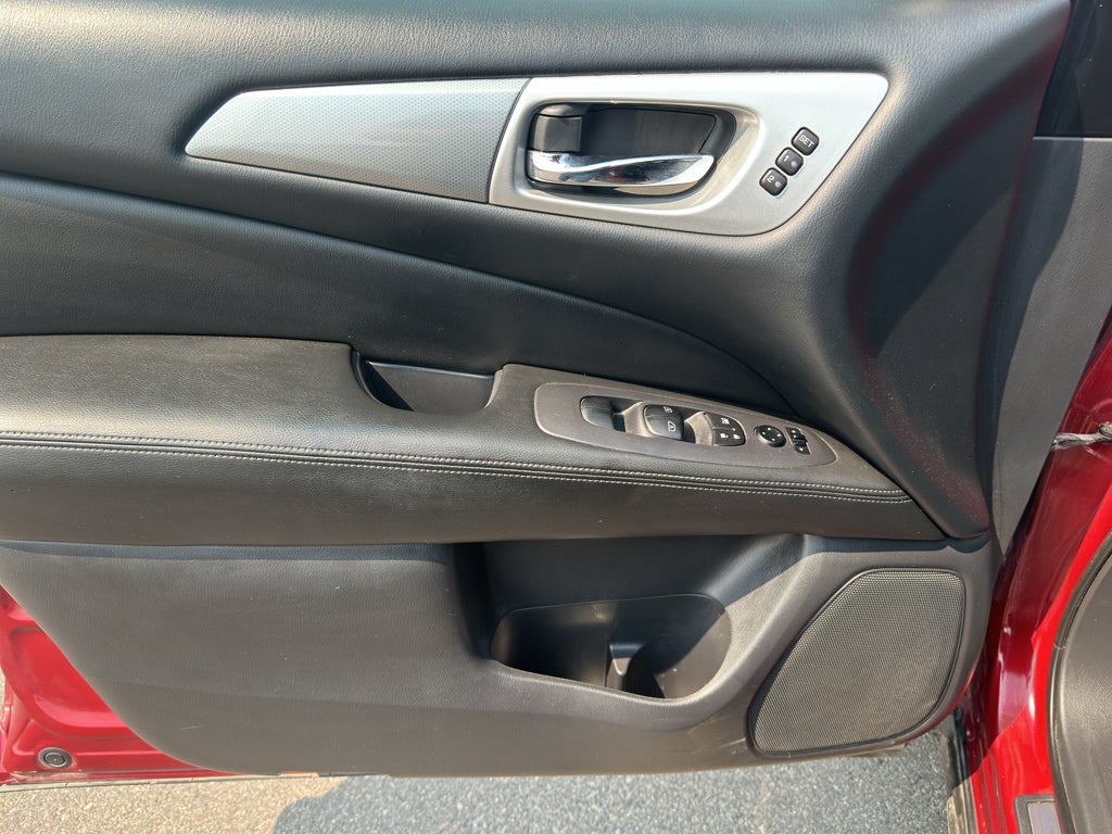 2017 Nissan Pathfinder SL