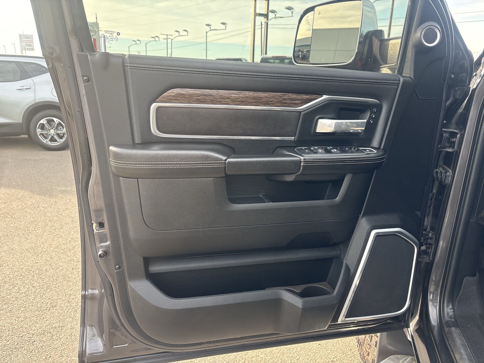 2020 RAM 2500 Laramie Crew Cab 4x4 6'4" Box