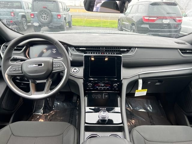 2025 Jeep Grand Cherokee GRAND CHEROKEE LAREDO 4X4