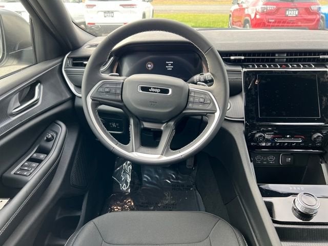 2025 Jeep Grand Cherokee GRAND CHEROKEE LAREDO 4X4