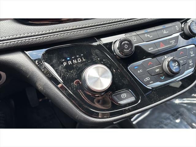 2027 Chrysler Pacifica PACIFICA SELECT AWD