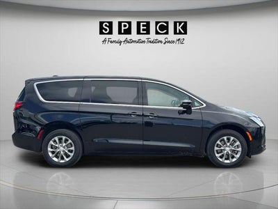 2027 Chrysler Pacifica PACIFICA SELECT AWD