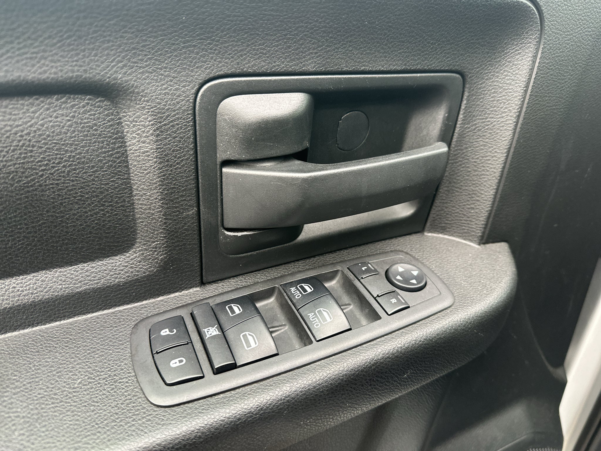 2018 RAM 3500 Tradesman Crew Cab 4x4 6'4' Box