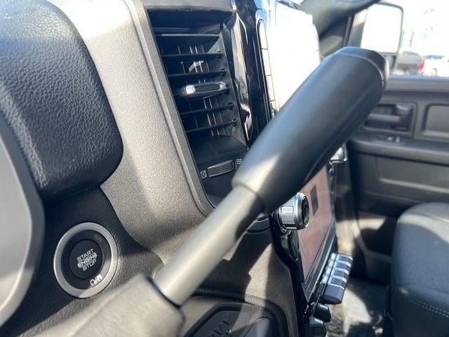 2026 RAM Ram 2500 RAM 2500 BLACK EXPRESS CREW CAB 4X4 6'4' BOX