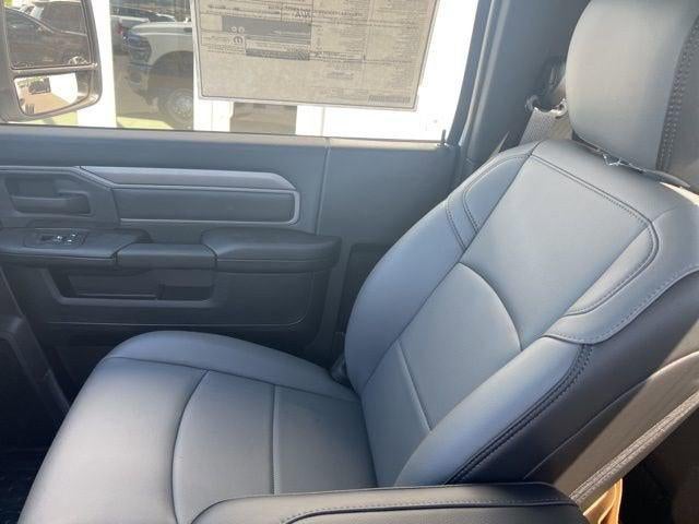 2025 RAM Ram 5500 Chassis Cab RAM 5500 TRADESMAN CHASSIS REGULAR CAB 4X4 84' CA