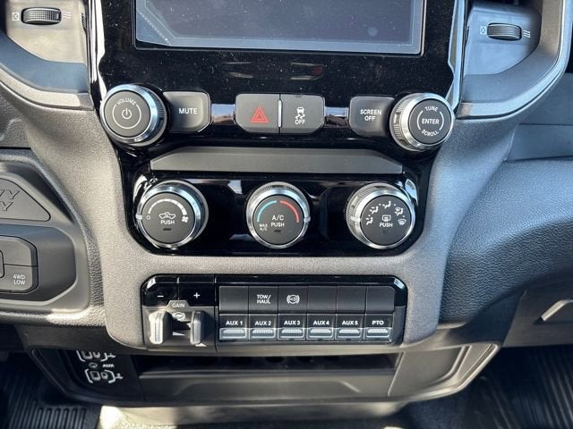 2026 RAM Ram 5500 Chassis Cab RAM 5500 TRADESMAN CHASSIS REGULAR CAB 4X4 84' CA