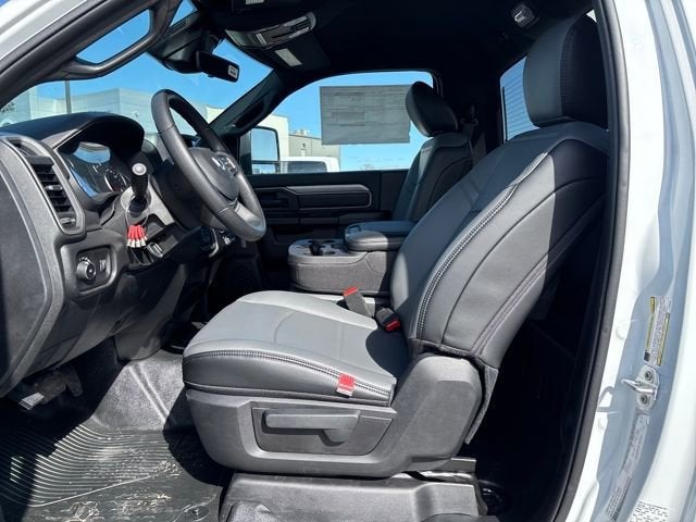 2026 RAM Ram 5500 Chassis Cab RAM 5500 TRADESMAN CHASSIS REGULAR CAB 4X4 84' CA