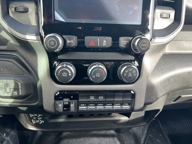 2025 RAM Ram 5500 Chassis Cab RAM 5500 TRADESMAN CHASSIS CREW CAB 4X4 84' CA