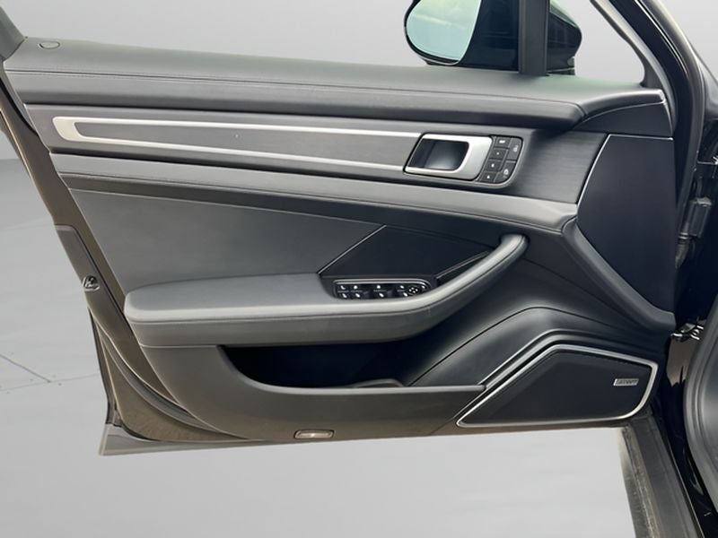 2023 Porsche Panamera 4
