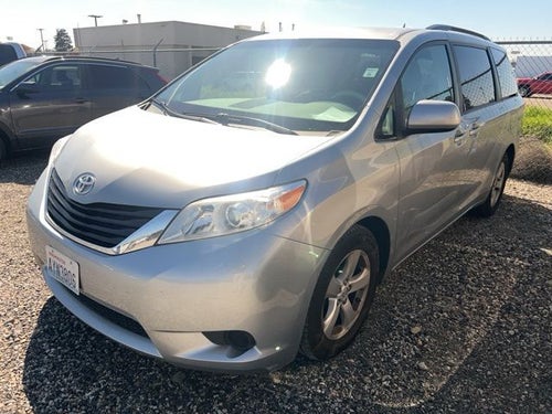 2014 Toyota Sienna LE 8 Passenger