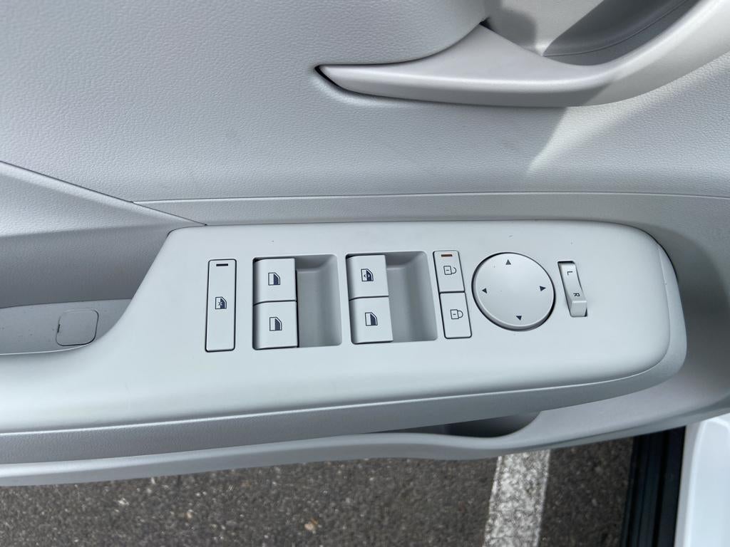 2027 Hyundai Kona SE