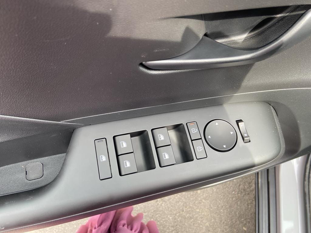 2027 Hyundai Kona SE