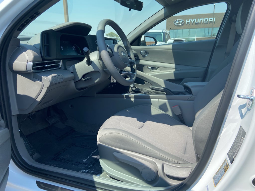 2025 Hyundai Elantra SE