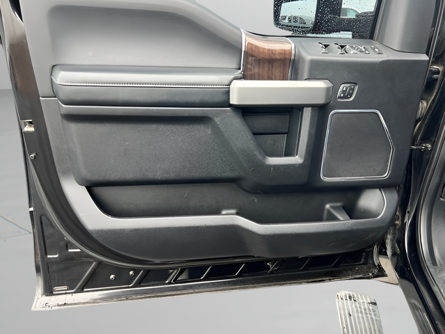 2017 Ford F-350SD Lariat DRW