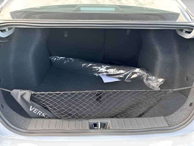 2025 Nissan Versa SR