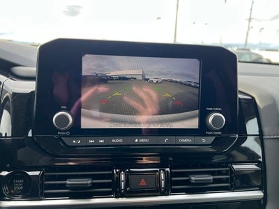 2025 Nissan Pathfinder SV