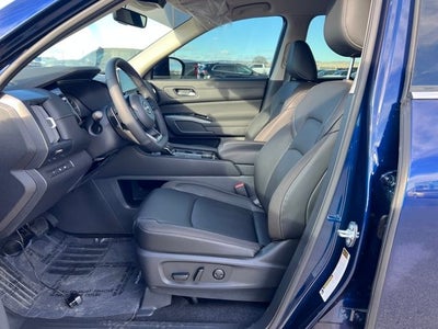 2025 Nissan Pathfinder SL