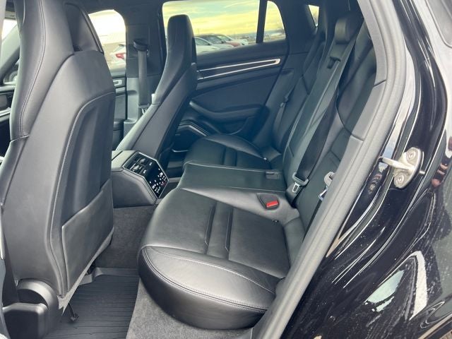 2023 Porsche Panamera 4 Platinum Edition