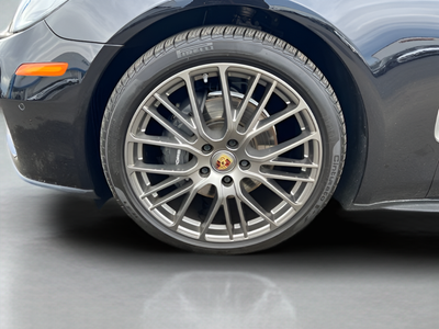 2023 Porsche Panamera 4 Platinum Edition